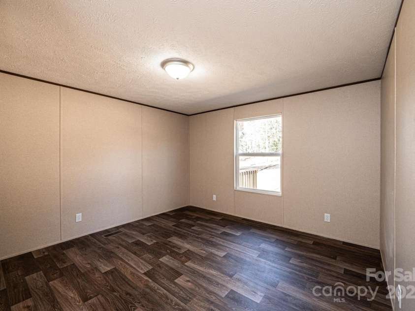 3553 33rd Street Drive, Hickory, NC 28601.  MLS# CAR4204793, YatesRealty ID 7873. 