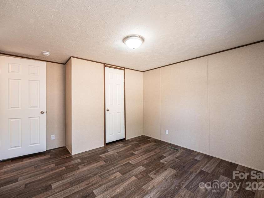 3553 33rd Street Drive, Hickory, NC 28601.  MLS# CAR4204793, YatesRealty ID 7873. 