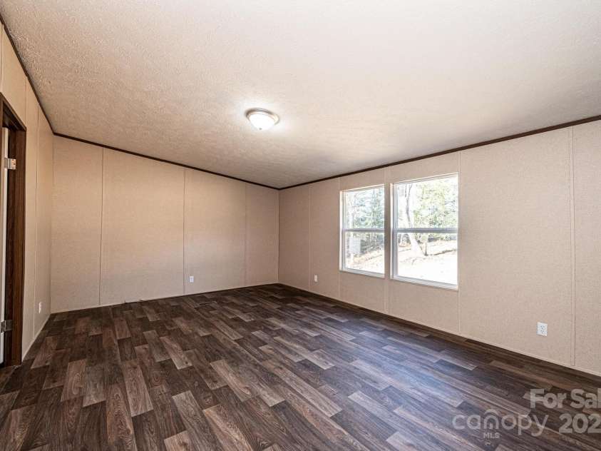 3553 33rd Street Drive, Hickory, NC 28601.  MLS# CAR4204793, YatesRealty ID 7873. 