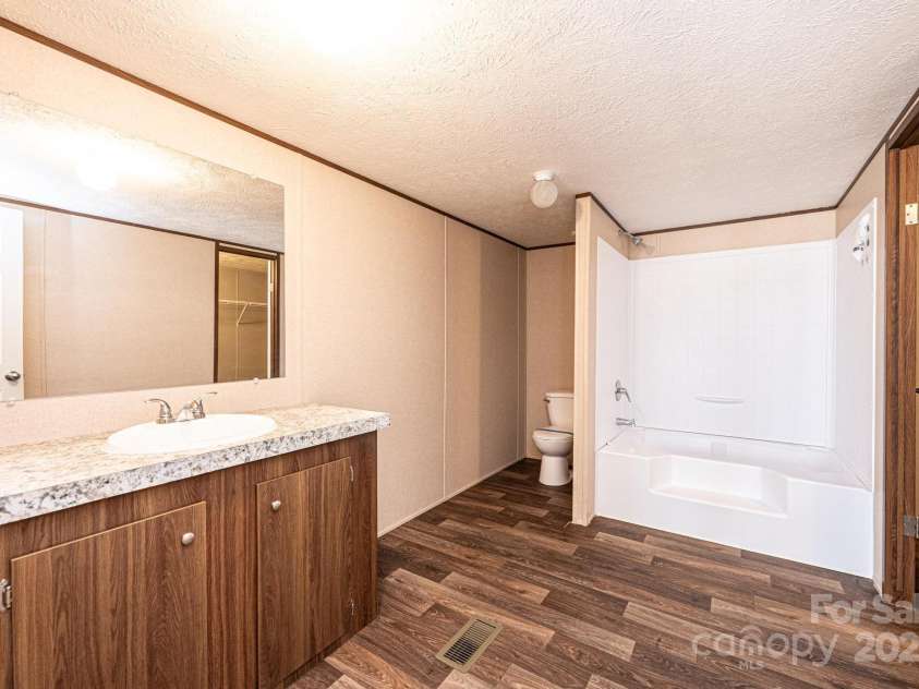 3553 33rd Street Drive, Hickory, NC 28601.  MLS# CAR4204793, YatesRealty ID 7873. 