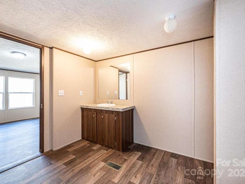 3553 33rd Street Drive, Hickory, NC 28601.  MLS# CAR4204793, YatesRealty ID 7873. 