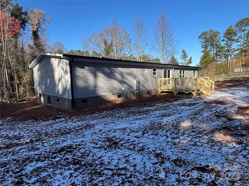 3553 33rd Street Drive, Hickory, NC 28601.  MLS# CAR4204793, YatesRealty ID 7873. 