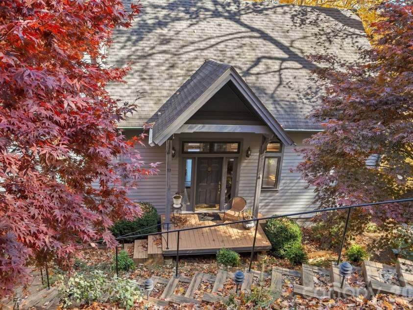 33 Great Aspen Way, Black Mountain, NC 28711.  MLS# CAR4321189, YatesRealty ID 7875. 