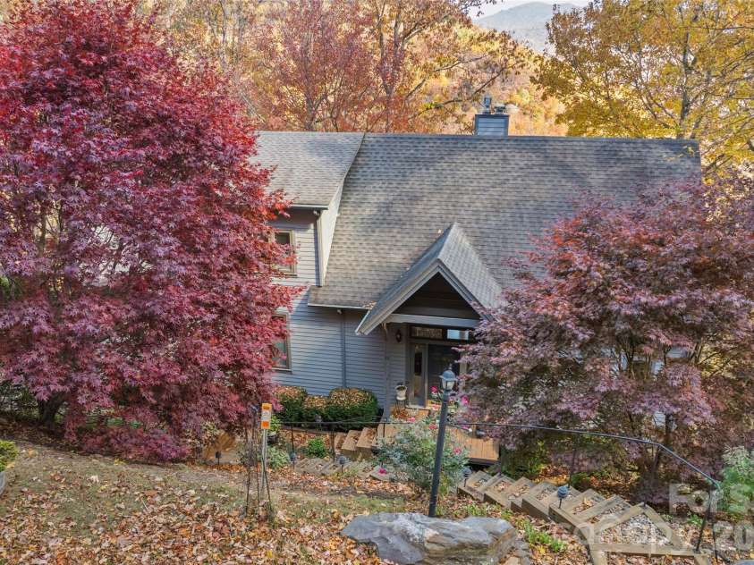 33 Great Aspen Way, Black Mountain, NC 28711.  MLS# CAR4321189, YatesRealty ID 7875. 