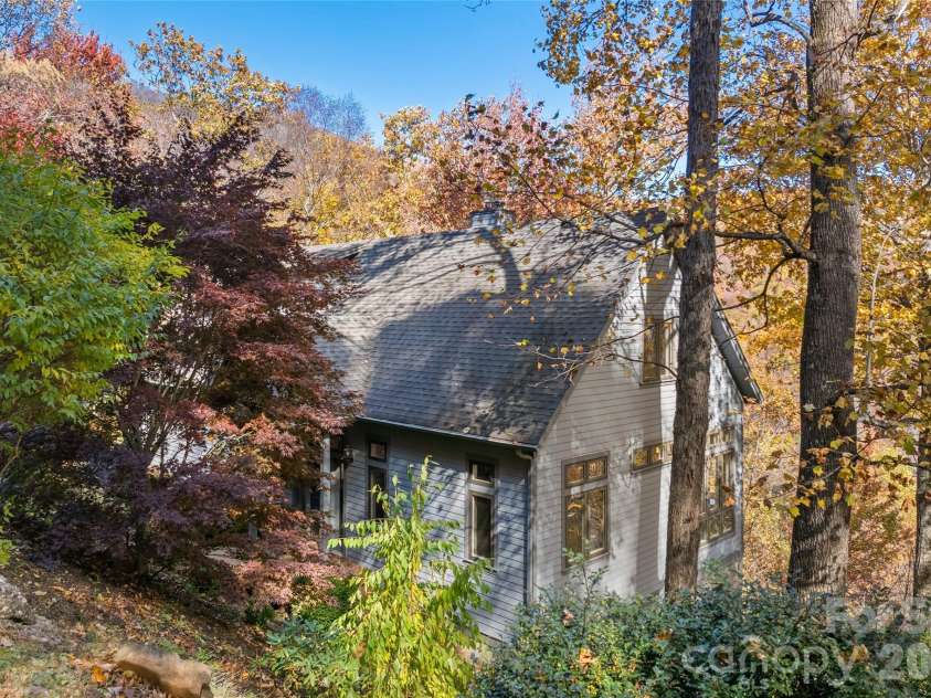 33 Great Aspen Way, Black Mountain, NC 28711.  MLS# CAR4321189, YatesRealty ID 7875. 