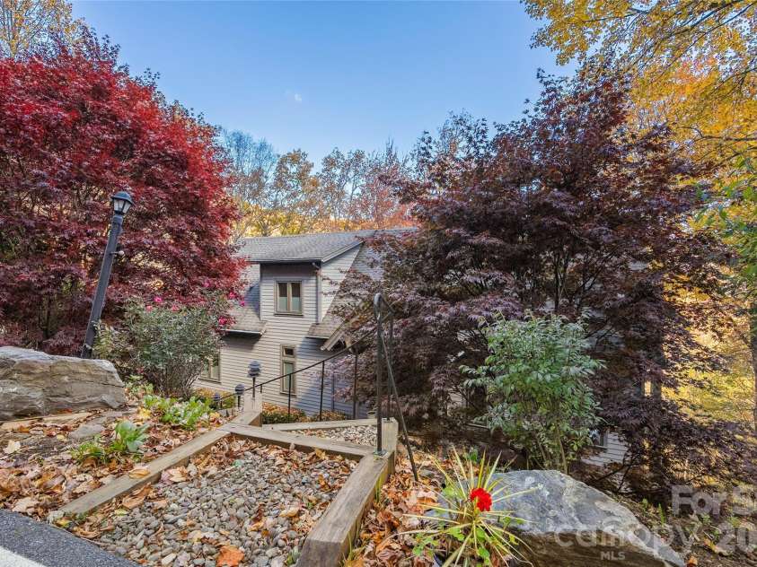 33 Great Aspen Way, Black Mountain, NC 28711.  MLS# CAR4321189, YatesRealty ID 7875. 