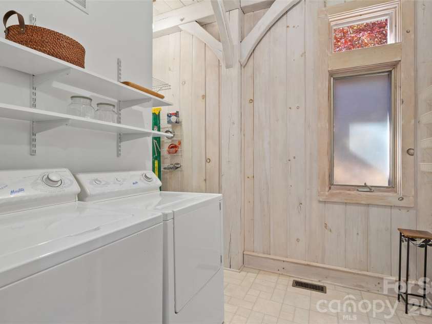 33 Great Aspen Way, Black Mountain, NC 28711.  MLS# CAR4321189, YatesRealty ID 7875. 