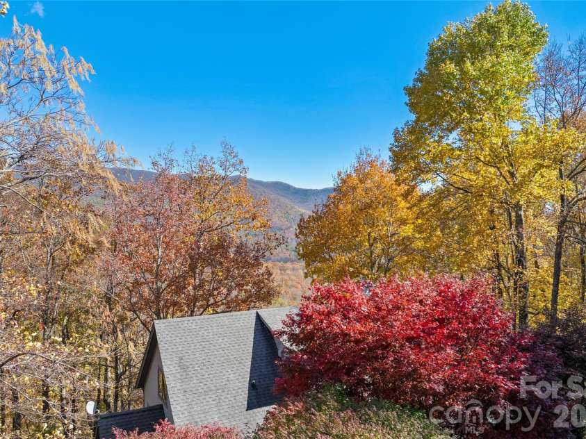 33 Great Aspen Way, Black Mountain, NC 28711.  MLS# CAR4321189, YatesRealty ID 7875. 