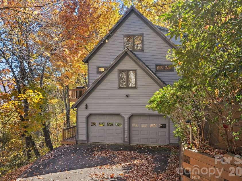 33 Great Aspen Way, Black Mountain, NC 28711.  MLS# CAR4321189, YatesRealty ID 7875. 