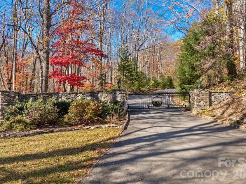 33 Great Aspen Way, Black Mountain, NC 28711.  MLS# CAR4321189, YatesRealty ID 7875. 