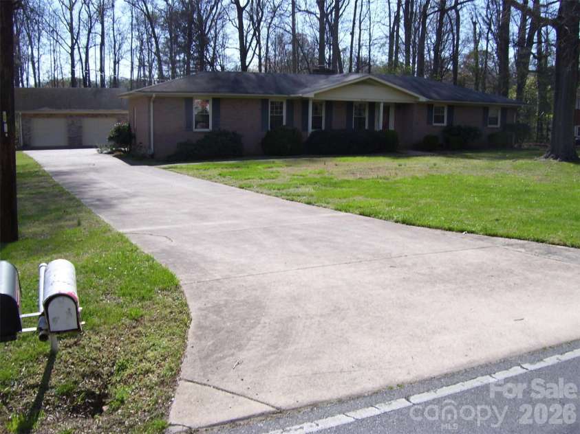 2402 Brantley Road, Kannapolis, NC 28083.  MLS# CAR4359630, YatesRealty ID 7877. 