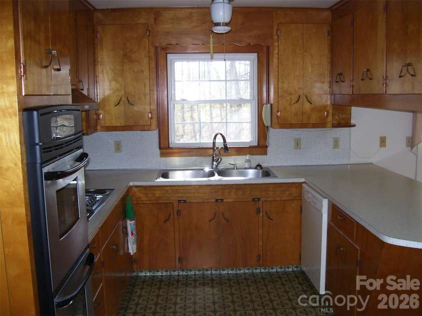 2402 Brantley Road, Kannapolis, NC 28083.  MLS# CAR4359630, YatesRealty ID 7877. 