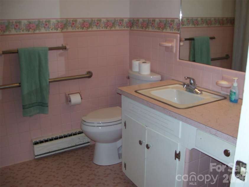 2402 Brantley Road, Kannapolis, NC 28083.  MLS# CAR4359630, YatesRealty ID 7877. 