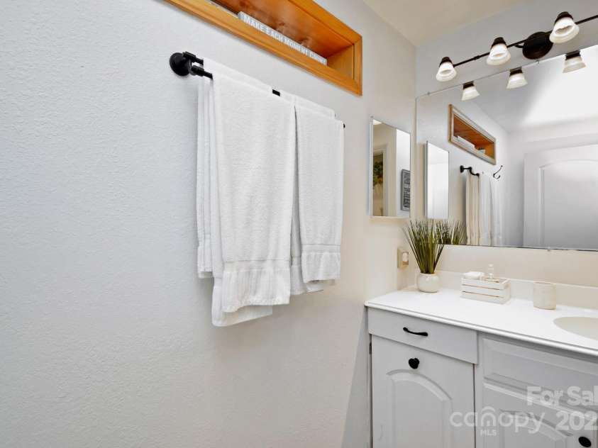 163 Black Pine Road, Newland, NC 28657.  MLS# CAR4221789, YatesRealty ID 788. Updated Bathroom