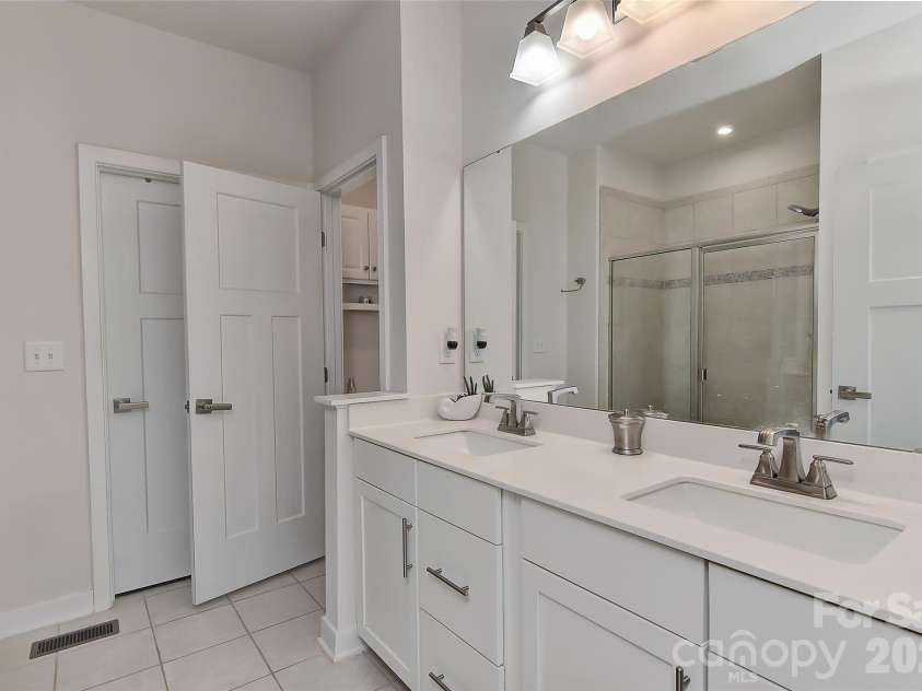 146 Beacon Drive, Mooresville, NC 28117.  MLS# CAR4355027, YatesRealty ID 7881. 