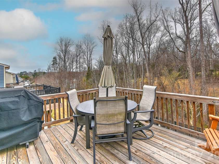 146 Beacon Drive, Mooresville, NC 28117.  MLS# CAR4355027, YatesRealty ID 7881. 