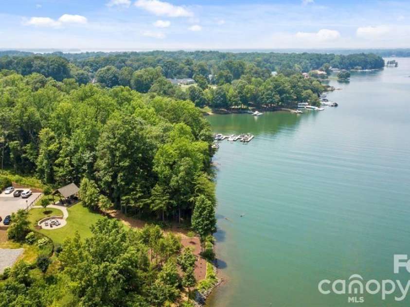 146 Beacon Drive, Mooresville, NC 28117.  MLS# CAR4355027, YatesRealty ID 7881. 