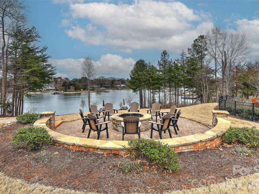 146 Beacon Drive, Mooresville, NC 28117.  MLS# CAR4355027, YatesRealty ID 7881. 