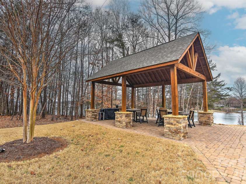 146 Beacon Drive, Mooresville, NC 28117.  MLS# CAR4355027, YatesRealty ID 7881. 