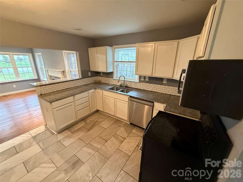 517 Spruce Street, Rock Hill, SC 29730.  MLS# CAR4364292, YatesRealty ID 7885. 