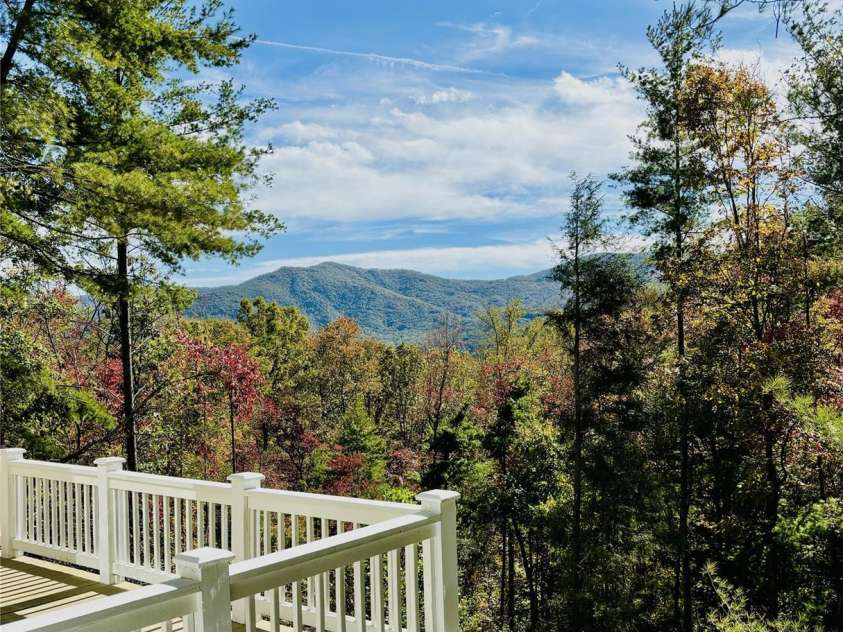 320 Woodland Drive, Swannanoa, NC 28778.  MLS# CAR4199567, YatesRealty ID 7886. 