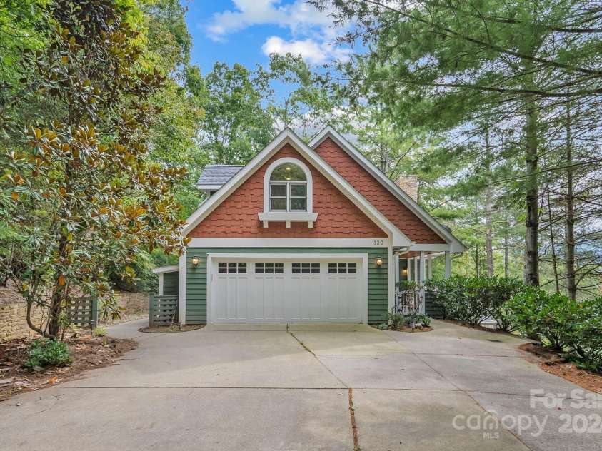 320 Woodland Drive, Swannanoa, NC 28778.  MLS# CAR4199567, YatesRealty ID 7886. 