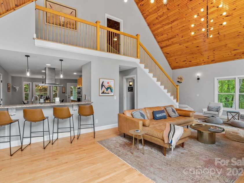 320 Woodland Drive, Swannanoa, NC 28778.  MLS# CAR4199567, YatesRealty ID 7886. 