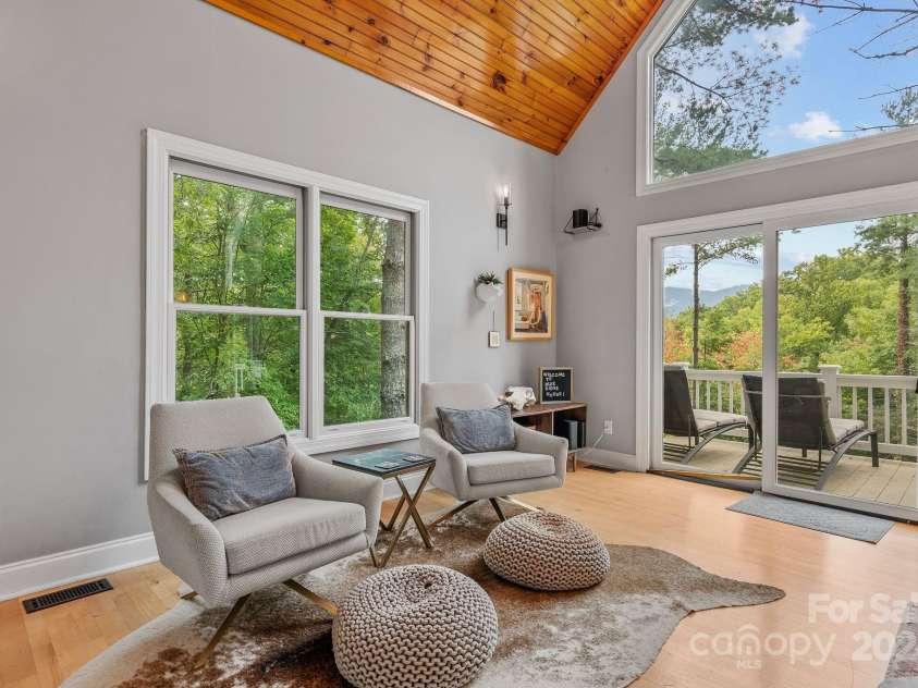 320 Woodland Drive, Swannanoa, NC 28778.  MLS# CAR4199567, YatesRealty ID 7886. 