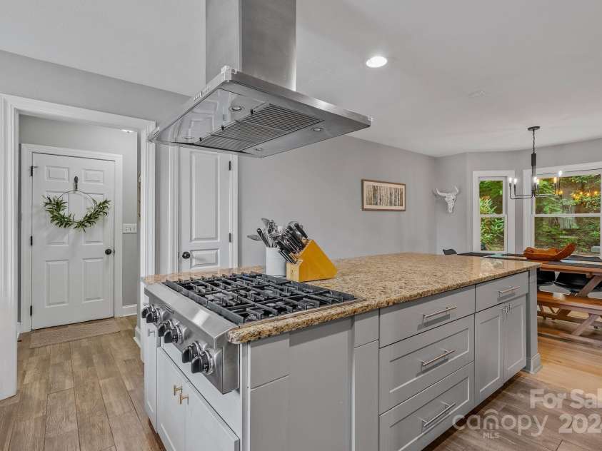 320 Woodland Drive, Swannanoa, NC 28778.  MLS# CAR4199567, YatesRealty ID 7886. 