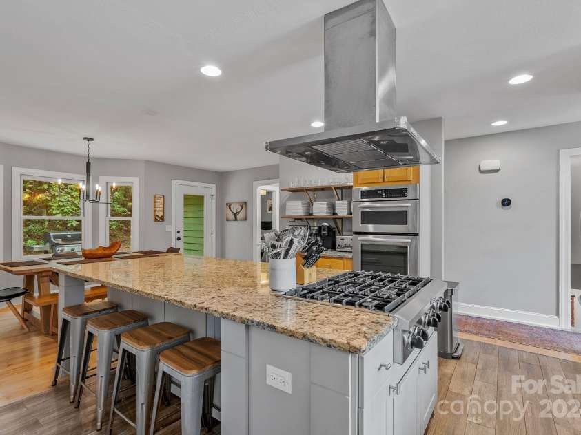 320 Woodland Drive, Swannanoa, NC 28778.  MLS# CAR4199567, YatesRealty ID 7886. 