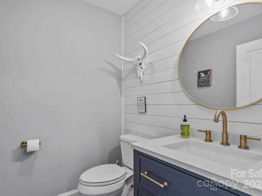 320 Woodland Drive, Swannanoa, NC 28778.  MLS# CAR4199567, YatesRealty ID 7886. 