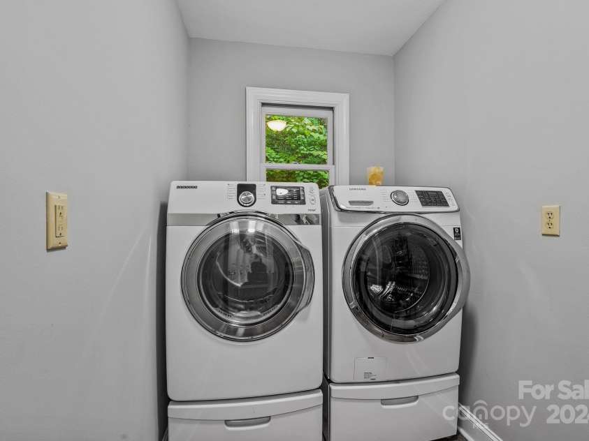 320 Woodland Drive, Swannanoa, NC 28778.  MLS# CAR4199567, YatesRealty ID 7886. 