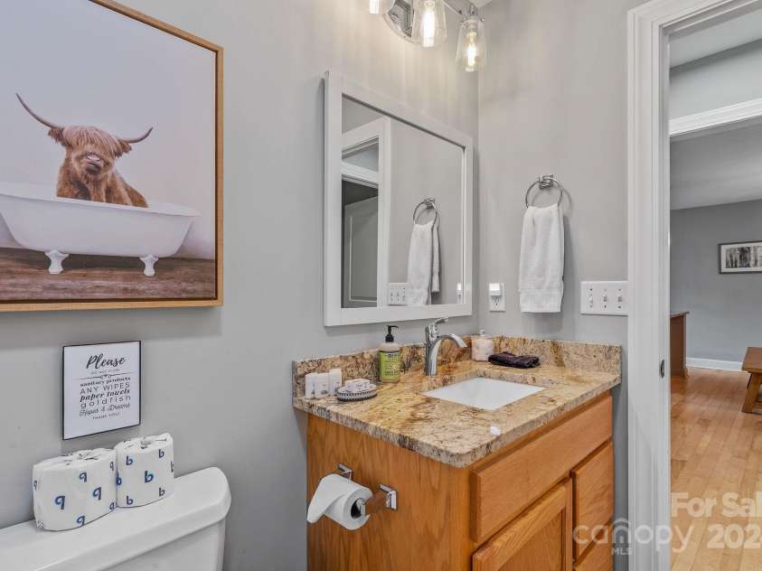 320 Woodland Drive, Swannanoa, NC 28778.  MLS# CAR4199567, YatesRealty ID 7886. 