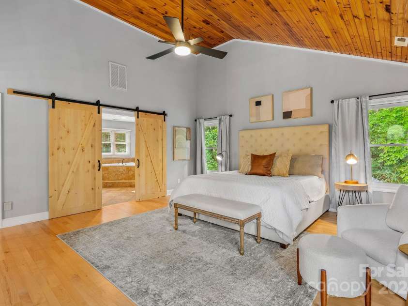 320 Woodland Drive, Swannanoa, NC 28778.  MLS# CAR4199567, YatesRealty ID 7886. 