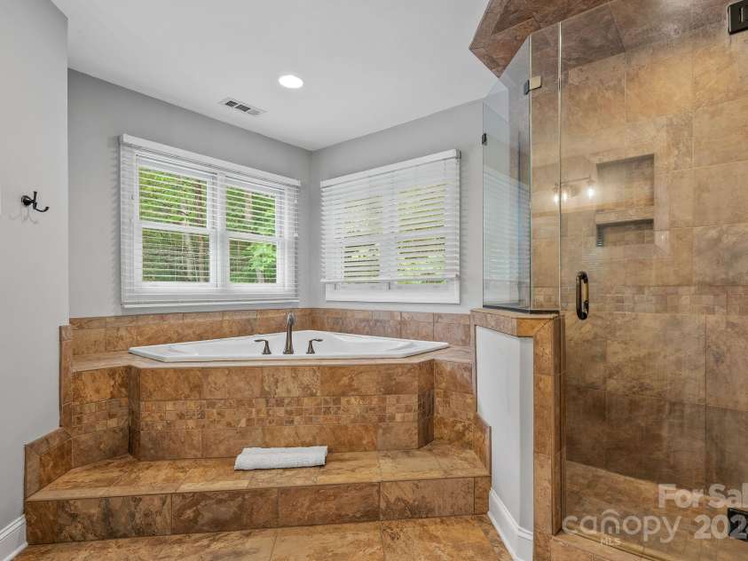 320 Woodland Drive, Swannanoa, NC 28778.  MLS# CAR4199567, YatesRealty ID 7886. 