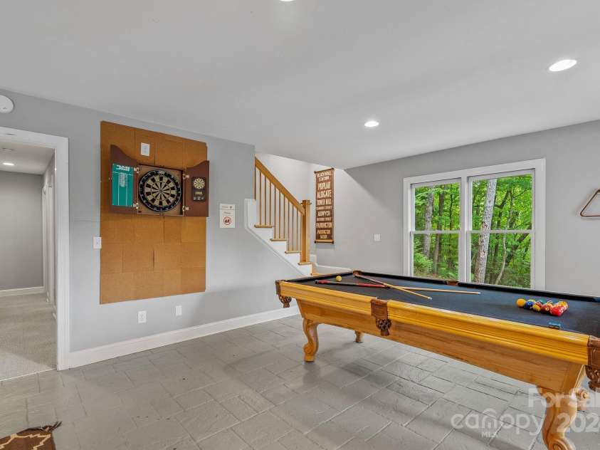 320 Woodland Drive, Swannanoa, NC 28778.  MLS# CAR4199567, YatesRealty ID 7886. 