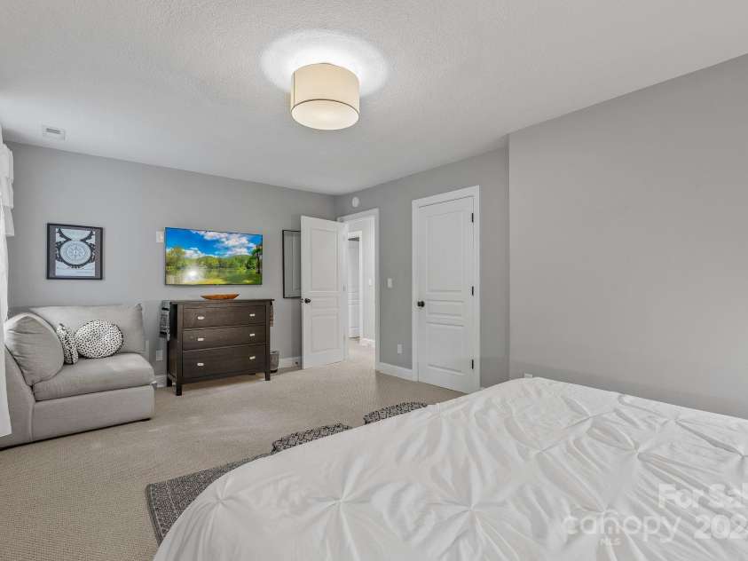 320 Woodland Drive, Swannanoa, NC 28778.  MLS# CAR4199567, YatesRealty ID 7886. 