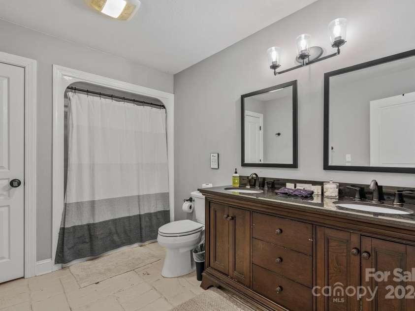 320 Woodland Drive, Swannanoa, NC 28778.  MLS# CAR4199567, YatesRealty ID 7886. 