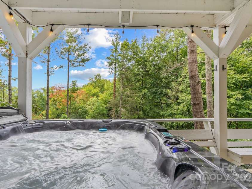 320 Woodland Drive, Swannanoa, NC 28778.  MLS# CAR4199567, YatesRealty ID 7886. 