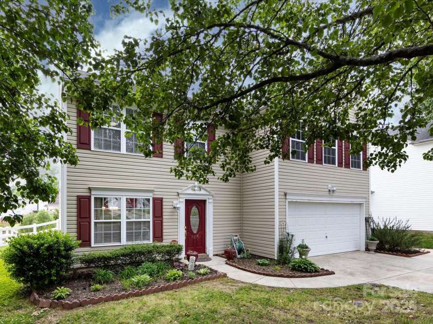 2316 Highland Park Drive, Charlotte, NC 28269.  MLS# CAR4245292, YatesRealty ID 7887. 