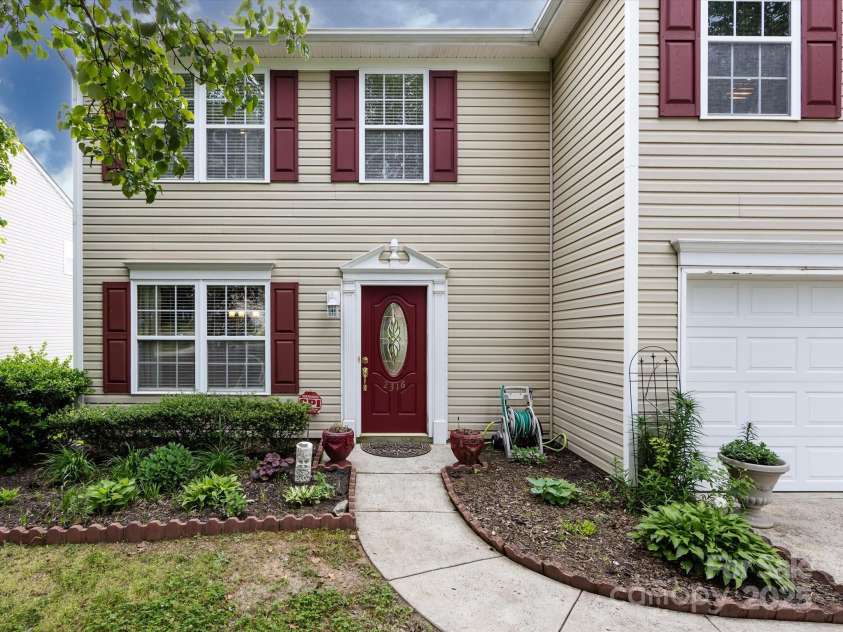 2316 Highland Park Drive, Charlotte, NC 28269.  MLS# CAR4245292, YatesRealty ID 7887. 
