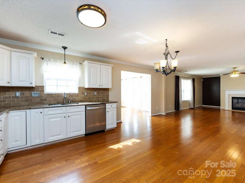 2316 Highland Park Drive, Charlotte, NC 28269.  MLS# CAR4245292, YatesRealty ID 7887. 