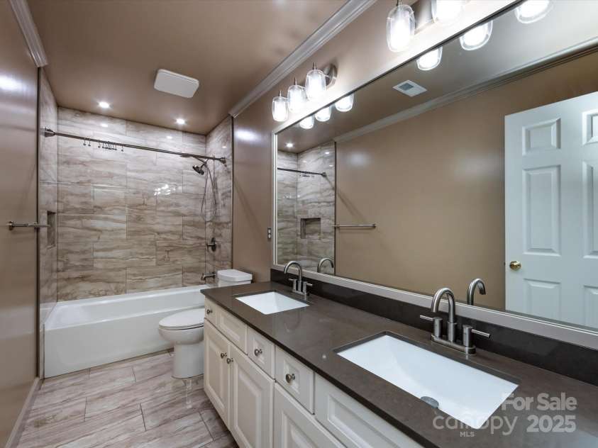 2316 Highland Park Drive, Charlotte, NC 28269.  MLS# CAR4245292, YatesRealty ID 7887. 