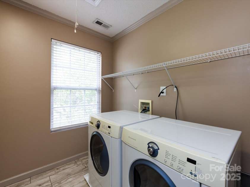 2316 Highland Park Drive, Charlotte, NC 28269.  MLS# CAR4245292, YatesRealty ID 7887. 