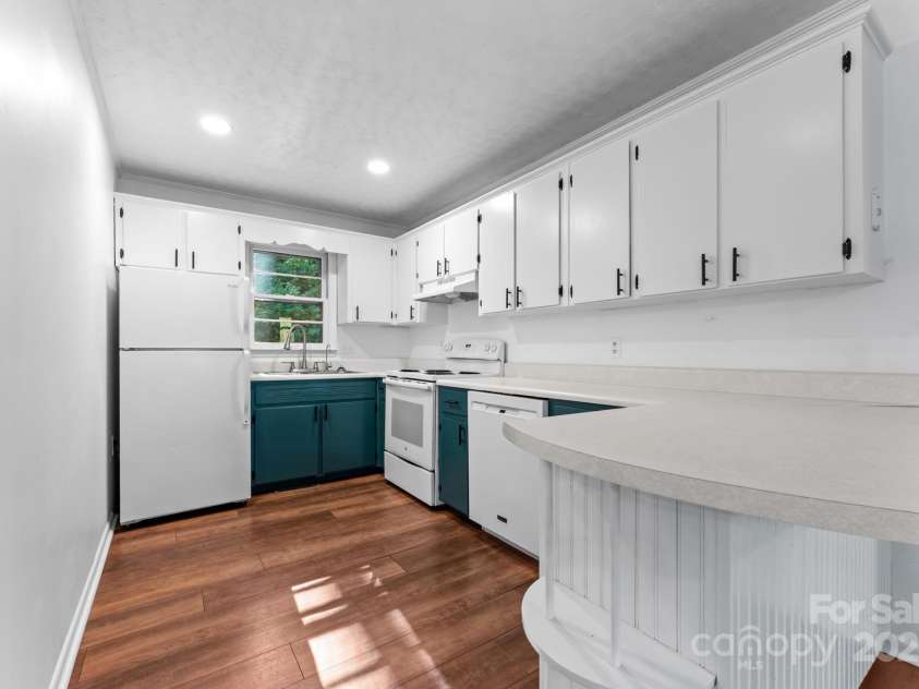 621 Kitchens Branch Road, Sylva, NC 28779.  MLS# CAR4318582, YatesRealty ID 7887. Kitchen