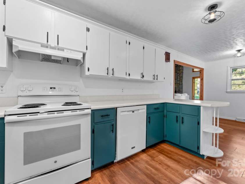 621 Kitchens Branch Road, Sylva, NC 28779.  MLS# CAR4318582, YatesRealty ID 7887. Kitchen