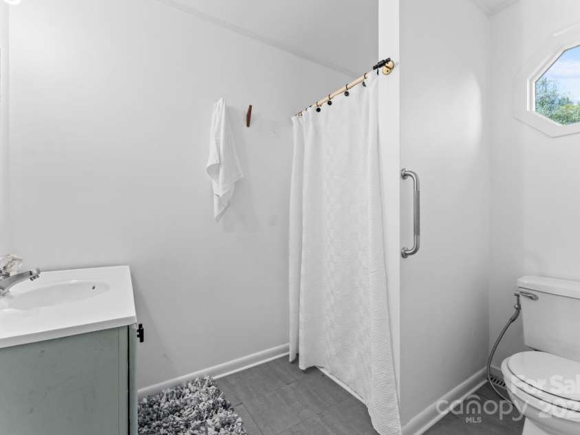 621 Kitchens Branch Road, Sylva, NC 28779.  MLS# CAR4318582, YatesRealty ID 7887. Primary en suite
