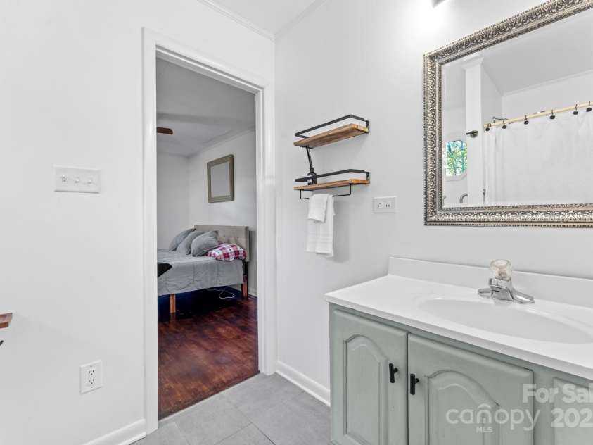 621 Kitchens Branch Road, Sylva, NC 28779.  MLS# CAR4318582, YatesRealty ID 7887. Primary en suite