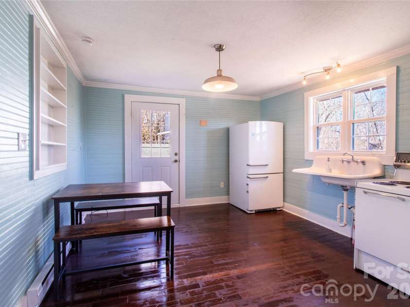 105 Adams Hill Road, Asheville, NC 28806.  MLS# CAR4385823, YatesRealty ID 7888. Kitchen