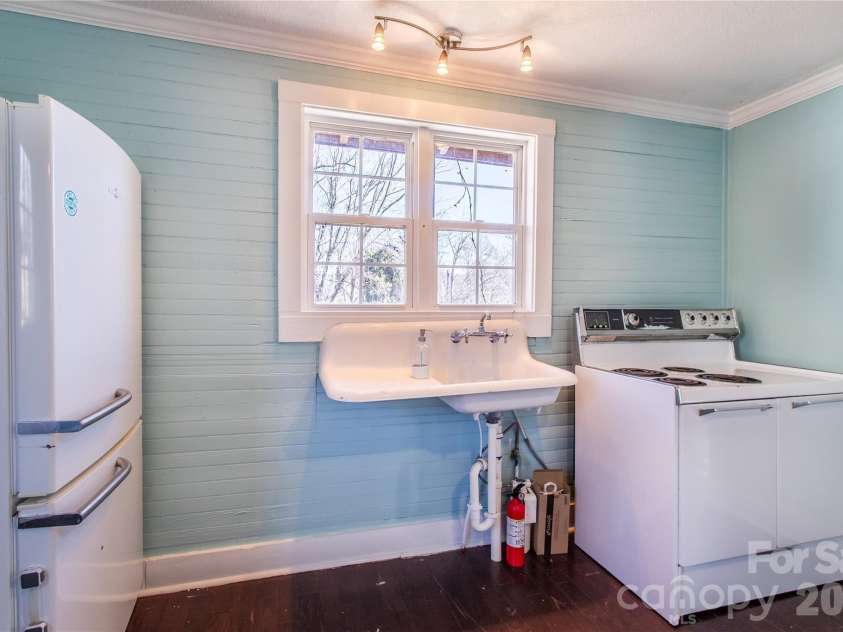 105 Adams Hill Road, Asheville, NC 28806.  MLS# CAR4385823, YatesRealty ID 7888. Kitchen 